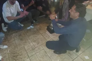 (ΦΩΤΟΣ) Τα... έσπασαν με το τρόπαιο!
