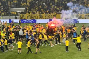 "Μπούκαραν" στο γήπεδο για... πανηγυρισμούς (φώτος kerkida)