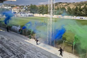 Μπουστάρισμα... ανόδου με καπνογόνα μπλε και πράσινο! (φώτος)