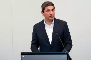 Αυγενάκης: "Δεν περιποιεί τιμή για το ελληνικό ποδόσφαιρο η εικόνα της ΕΠΟ"