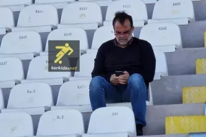 Στην κερκίδα για τον γιο!