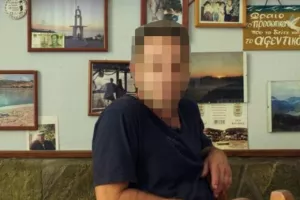 Οικογενειακή τραγωδία πίσω από την υπόθεση με τη γυναίκα που επιχείρησε να κάψει ζωντανό τον σύζυγό της