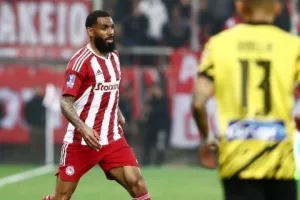 Ολυμπιακός: Γιατί είναι ακόμα ανοιχτές οι θέσεις των στόπερ και χαφ