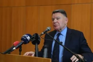 "Δεν είναι πίσω μου ο Μαρινάκης, μου είπαν ότι ήταν μπράβος του Καρυπίδη αυτός που με έβρισε"