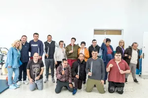 Μοίρασε χαρά και λαμπάδες