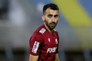 ΕΝΠ - Καρμιώτισσα: Ο Καλτσάς το έκρινε με το κεφάλι (φώτος)