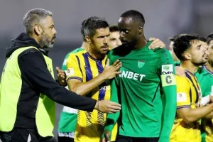 Ολυμπιακός - ΑΕΛ: Το μοίρασαν με Κοντινέλα και Χαραλάμπους (φώτος)