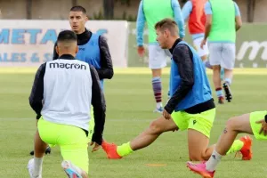 ΕΝΠ - Καρμιώτισσα: Ο Καλτσάς το έκρινε με το κεφάλι (φώτος)