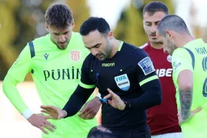 ΕΝΠ - Καρμιώτισσα: Ο Καλτσάς το έκρινε με το κεφάλι (φώτος)