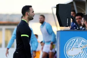 ΕΝΠ - Καρμιώτισσα: Ο Καλτσάς το έκρινε με το κεφάλι (φώτος)