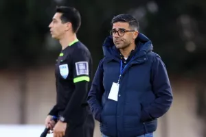 ΕΝΠ - Καρμιώτισσα: Ο Καλτσάς το έκρινε με το κεφάλι (φώτος)
