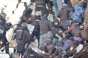 (ΒΙΝΤΕΟ/ΦΩΤΟΣ) Σοβαρά επεισόδια σε αγώνα της ομάδας του Κέρκεζ