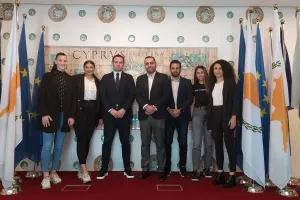 Τροποποίηση νόμου/Ίσες παροχές σε άντρες και γυναίκες