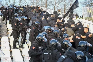 (ΒΙΝΤΕΟ/ΦΩΤΟΣ) Σοβαρά επεισόδια σε αγώνα της ομάδας του Κέρκεζ