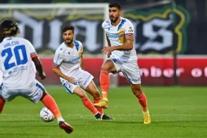 AEK - ΑΠΟΕΛ: Ο Τρισκόφσκι το μοίρασε στο τέλος! (φώτος)