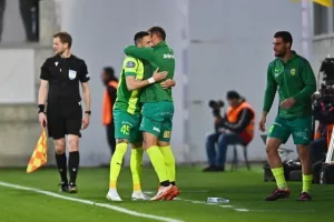 AEK - ΑΠΟΕΛ: Ο Τρισκόφσκι το μοίρασε στο τέλος! (φώτος)