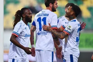 AEK - ΑΠΟΕΛ: Ο Τρισκόφσκι το μοίρασε στο τέλος! (φώτος)