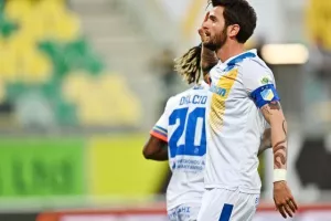 AEK - ΑΠΟΕΛ: Ο Τρισκόφσκι το μοίρασε στο τέλος! (φώτος)