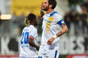 AEK - ΑΠΟΕΛ: Ο Τρισκόφσκι το μοίρασε στο τέλος! (φώτος)