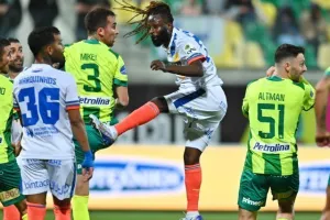 AEK - ΑΠΟΕΛ: Ο Τρισκόφσκι το μοίρασε στο τέλος! (φώτος)