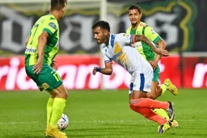 AEK - ΑΠΟΕΛ: Ο Τρισκόφσκι το μοίρασε στο τέλος! (φώτος)