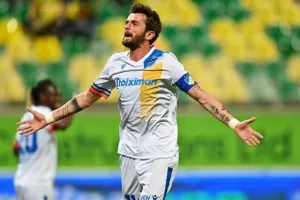 AEK - ΑΠΟΕΛ: Ο Τρισκόφσκι το μοίρασε στο τέλος! (φώτος)
