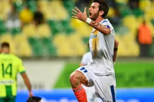 AEK - ΑΠΟΕΛ: Ο Τρισκόφσκι το μοίρασε στο τέλος! (φώτος)