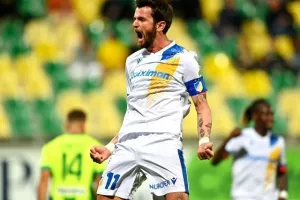 AEK - ΑΠΟΕΛ: Ο Τρισκόφσκι το μοίρασε στο τέλος! (φώτος)