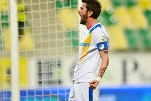 AEK - ΑΠΟΕΛ: Ο Τρισκόφσκι το μοίρασε στο τέλος! (φώτος)
