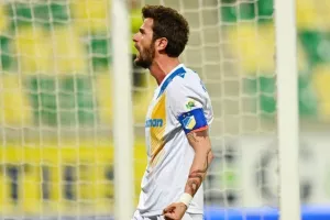 AEK - ΑΠΟΕΛ: Ο Τρισκόφσκι το μοίρασε στο τέλος! (φώτος)