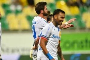AEK - ΑΠΟΕΛ: Ο Τρισκόφσκι το μοίρασε στο τέλος! (φώτος)