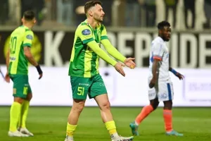 AEK - ΑΠΟΕΛ: Ο Τρισκόφσκι το μοίρασε στο τέλος! (φώτος)