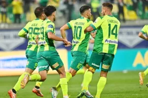 AEK - ΑΠΟΕΛ: Ο Τρισκόφσκι το μοίρασε στο τέλος! (φώτος)