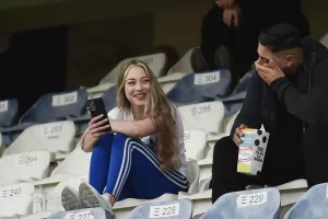 Στην Δυτική με χαμόγελο