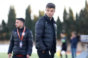 ΕΝΠ - Καρμιώτισσα: Ο Καλτσάς το έκρινε με το κεφάλι (φώτος)