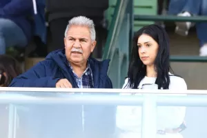Δόξα-Ανόρθωση: Η "Κυρία" τράβηξε... πεντάσφαιρο (φώτος) 