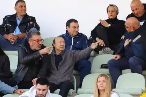 Δόξα-Ανόρθωση: Η "Κυρία" τράβηξε... πεντάσφαιρο (φώτος) 