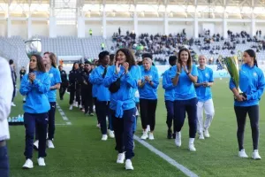 Χειροκροτήθηκαν οι νταμπλούχες της Apollon Ladies και Κ-18!