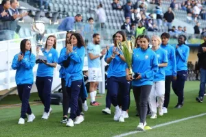 Χειροκροτήθηκαν οι νταμπλούχες της Apollon Ladies και Κ-18!