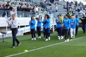Χειροκροτήθηκαν οι νταμπλούχες της Apollon Ladies και Κ-18!