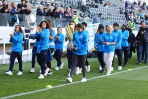 Χειροκροτήθηκαν οι νταμπλούχες της Apollon Ladies και Κ-18!