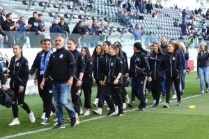 Χειροκροτήθηκαν οι νταμπλούχες της Apollon Ladies και Κ-18!