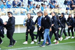 Χειροκροτήθηκαν οι νταμπλούχες της Apollon Ladies και Κ-18!
