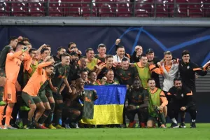 Σαχτάρ: Καλύπτει τις επεμβάσεις των τραυματισμένων στρατιωτών /Βρίσκει ανάδοχες οικογένειες για τα ορφανά παιδιά