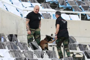 ΓΣΠ/Έλεγχος με σκύλους από την Αστυνομία (φώτος)