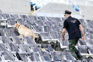 ΓΣΠ/Έλεγχος με σκύλους από την Αστυνομία (φώτος)