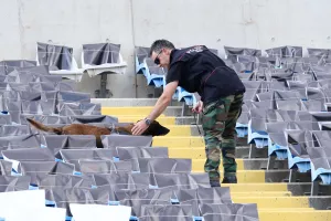 ΓΣΠ/Έλεγχος με σκύλους από την Αστυνομία (φώτος)