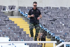ΓΣΠ/Έλεγχος με σκύλους από την Αστυνομία (φώτος)