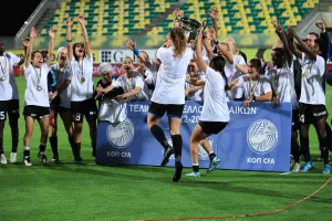 Η απονομή και οι πανηγυρισμοί των Apollon Ladies (Βίντεο - Kerkida)