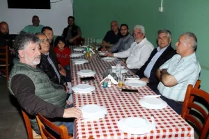 (ΦΩΤΟΣ) Ομονοιάτικη... εκδήλωση
